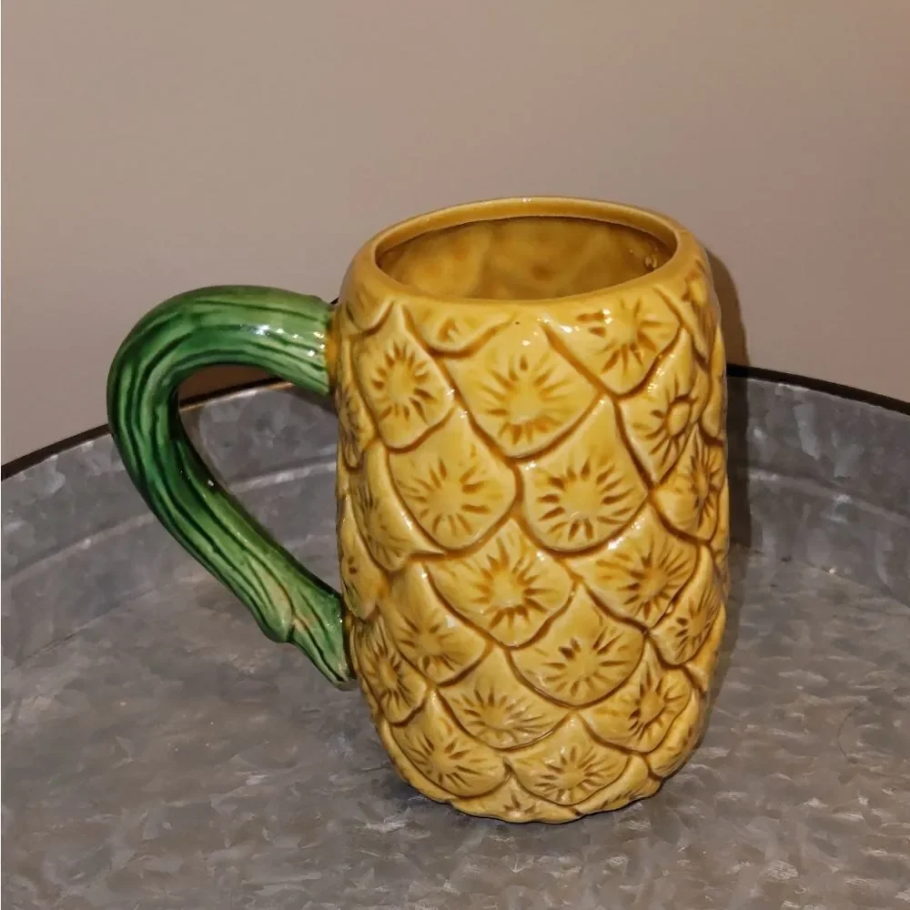 Vintage Hawaii Pineapple Ceramic Mug Stein Yellow.